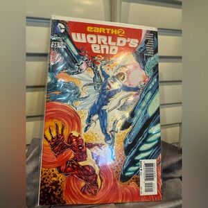 DC Comics Earth 2 World's End with‎ Red and Blue Heroes